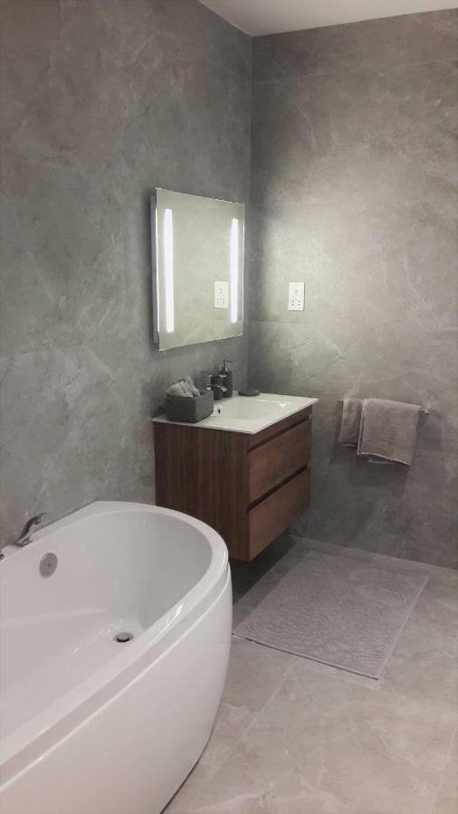 Duplex Maisonette With Heated P-Pool And Jacuzzi Saint Julian's Ngoại thất bức ảnh