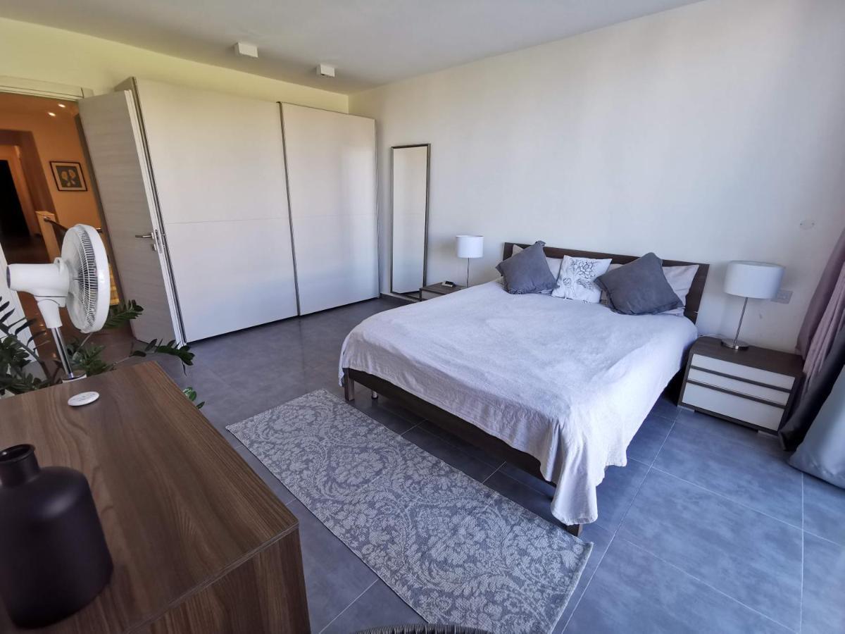 Duplex Maisonette With Heated P-Pool And Jacuzzi Saint Julian's Ngoại thất bức ảnh