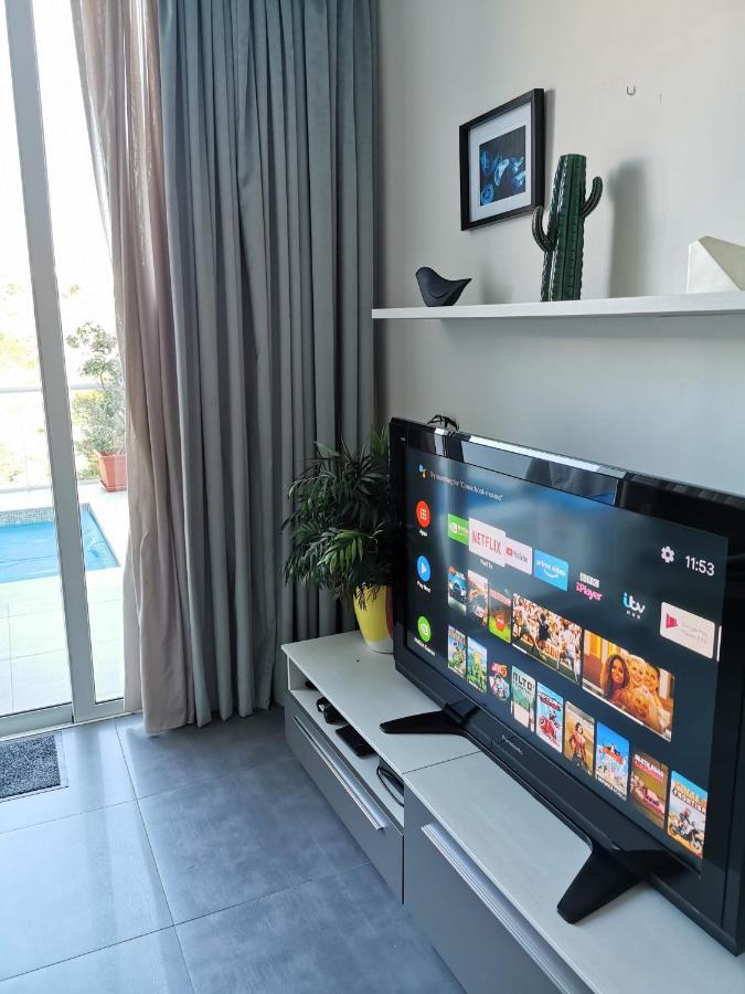 Duplex Maisonette With Heated P-Pool And Jacuzzi Saint Julian's Ngoại thất bức ảnh